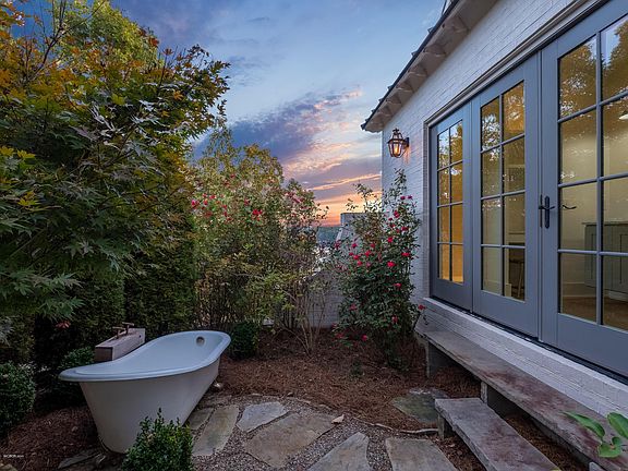 Image 2: Outdoor Bath