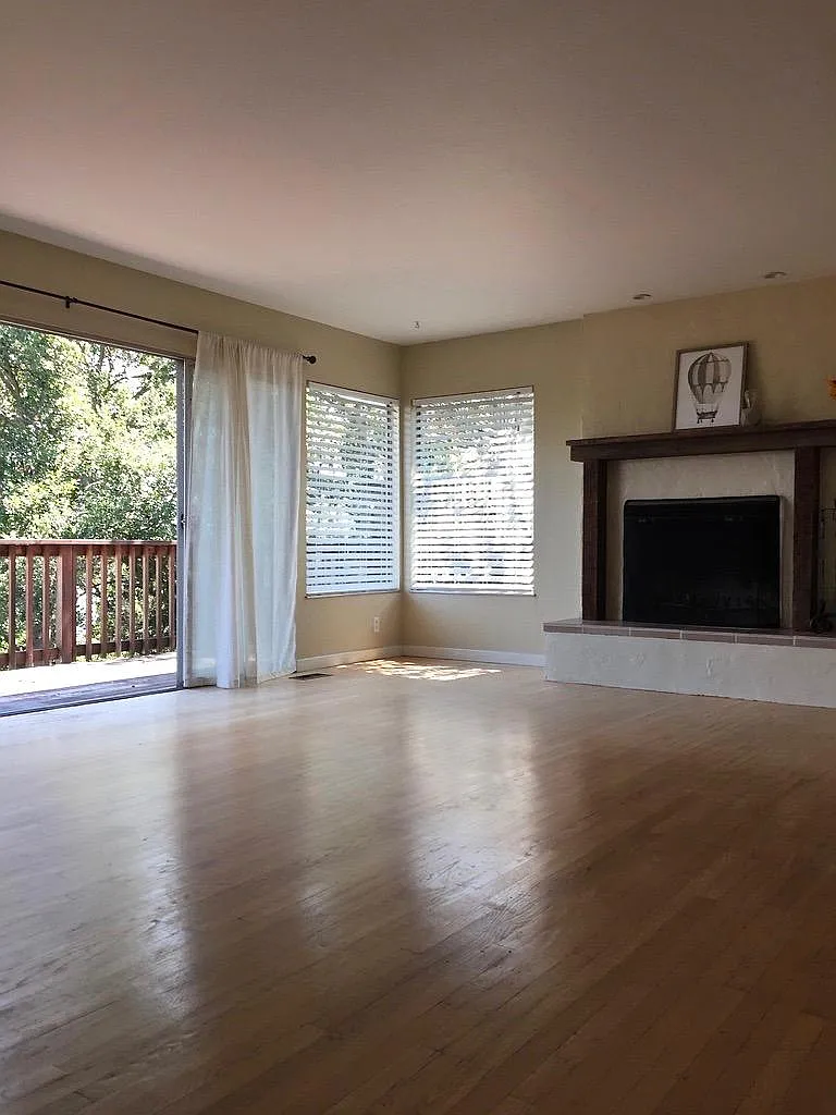 48 Tampa Dr — Photo 2