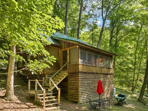132 Nary Shores Road, Wolfeboro, NH 03894