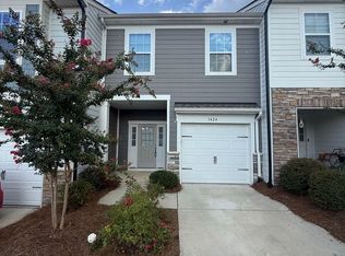 1424 Crest Creek Ct, Clover, SC 29710