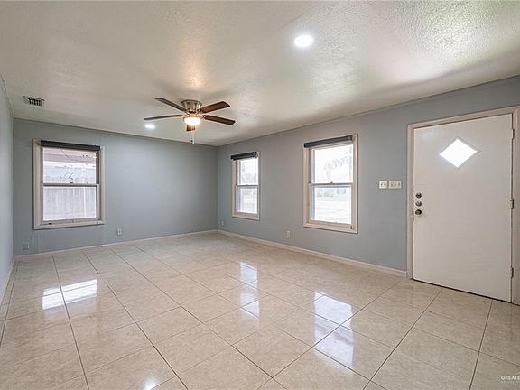 3rd image of 105 W Davis St