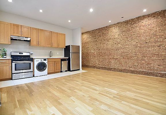 2nd image of 3660 Broadway #67