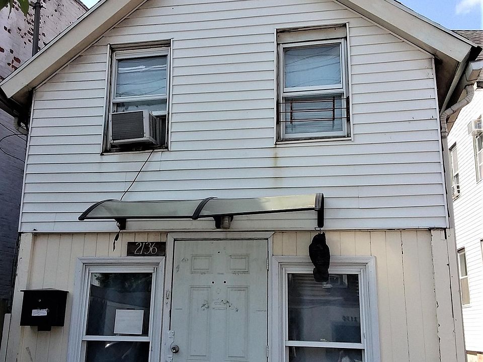 1st image of 2136 Richmond Ter