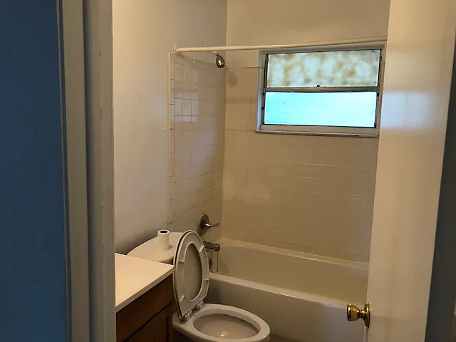 3 bed, 1100 sqft, $1,900 — Photo 3