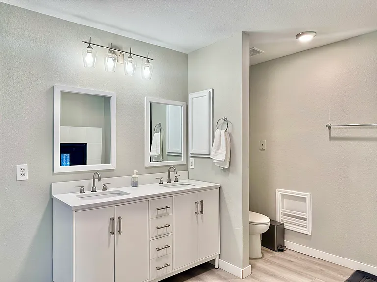 7300 Livingston Dr — Photo 41