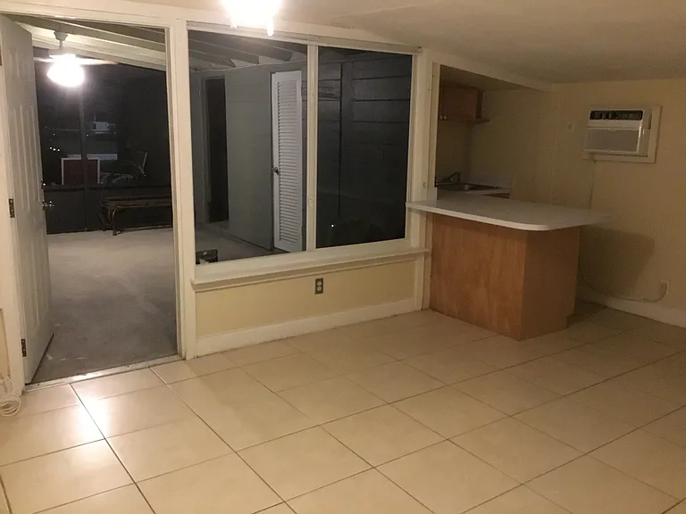 Entrance to living/kitchen space