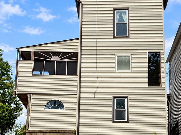 4th image of 1424 Summit St