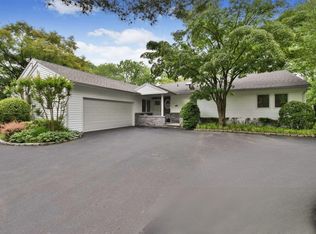 45 Poplar Dr, Roslyn, NY 11576