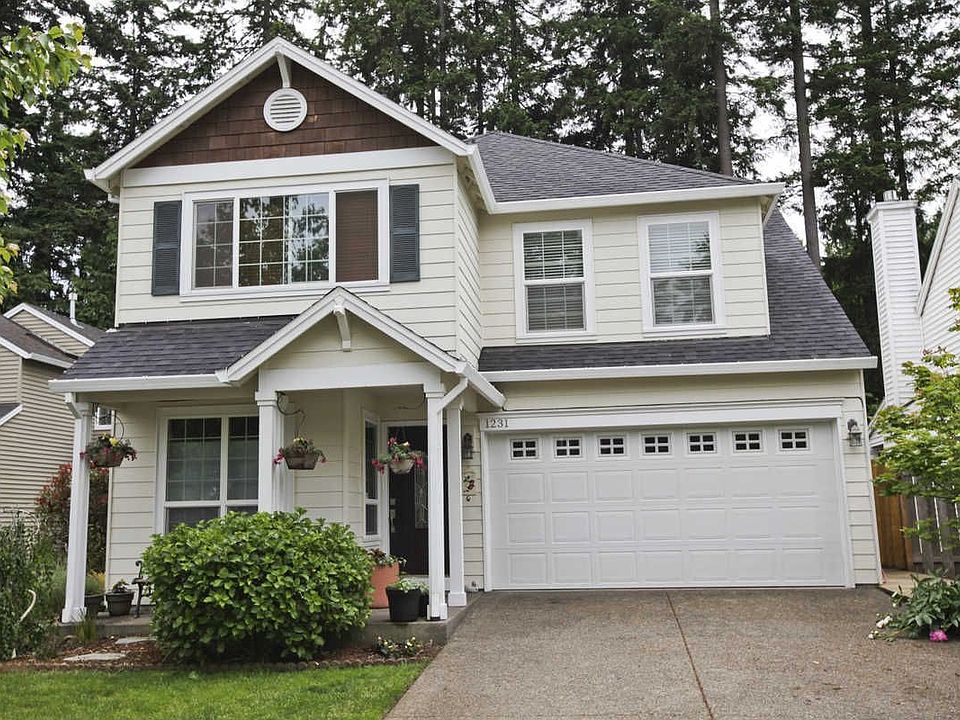 1st image of 1231 NE Parkside Dr