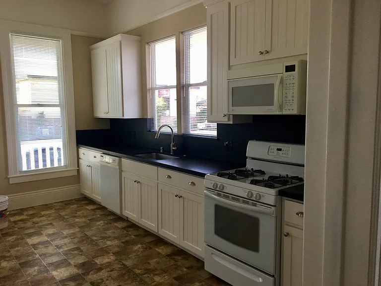 1403 Middlefield Rd — Photo 6