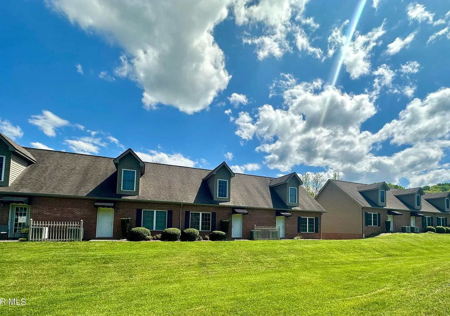 2-Bdrm, 2-Bth, Townhome - Near Etsu, Jc Med Center & Va — Photo 3