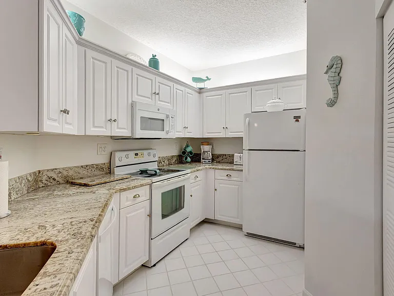 800 Uno Lago Dr #302 — Photo 10