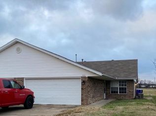 2201 W Roselawn St, Rogers, AR 72756