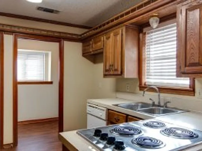 3008 Crestridge Dr — Photo 9