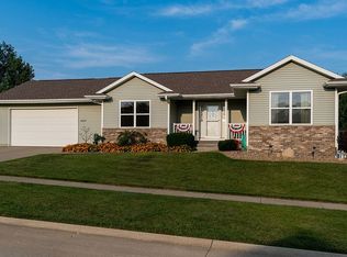 2635 Chestnut Ln, Marion, IA 52302