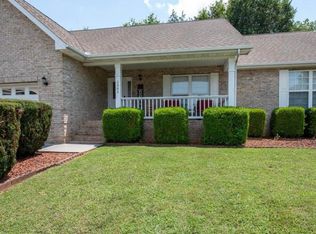 2802 Country Meadows Ln, Maryville, TN 37803