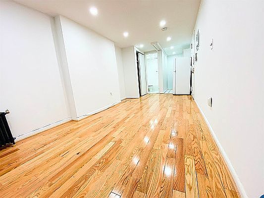 3rd image of 413 E 9th St APT G1