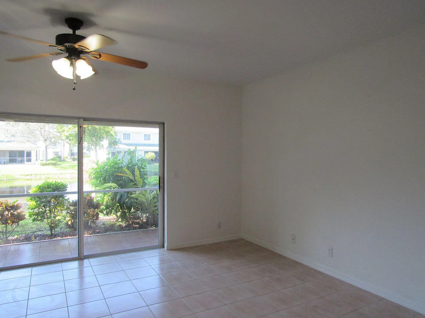 2 bed, 2.5 bath, 1200 sqft, $1,500 — Photo 3