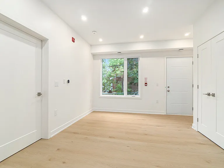 373 Iberville St #4 — Photo 6