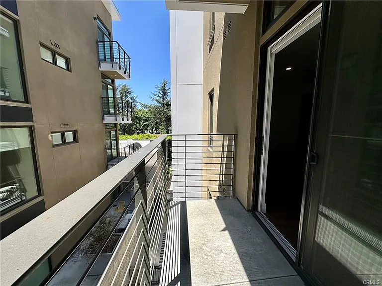 709 E Walnut St #418 — Photo 12