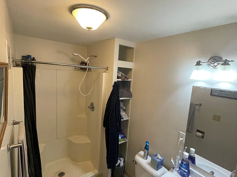 225 Edward St #B — Photo 11