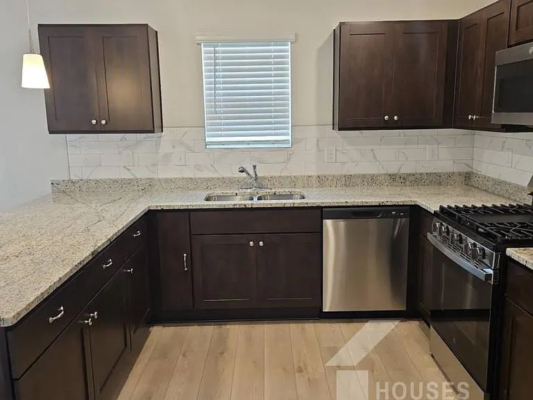 338 Prosperity Ln — Photo 4