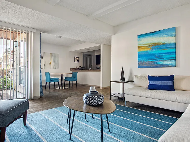 C242450_AdairoffAddison_Model2b2b_LivingRoom3_02
