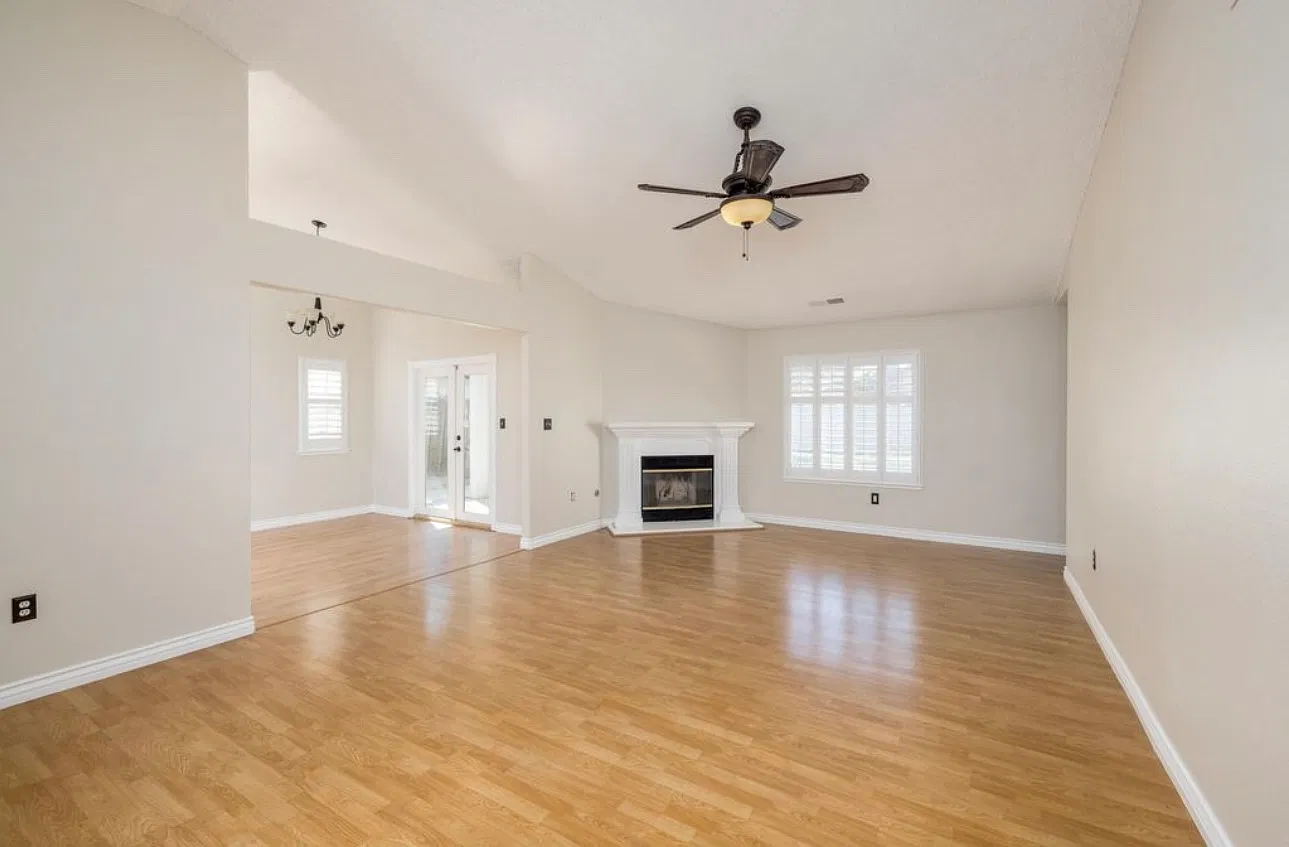 3 bed, 1345 sqft, $2,250 — Photo 2