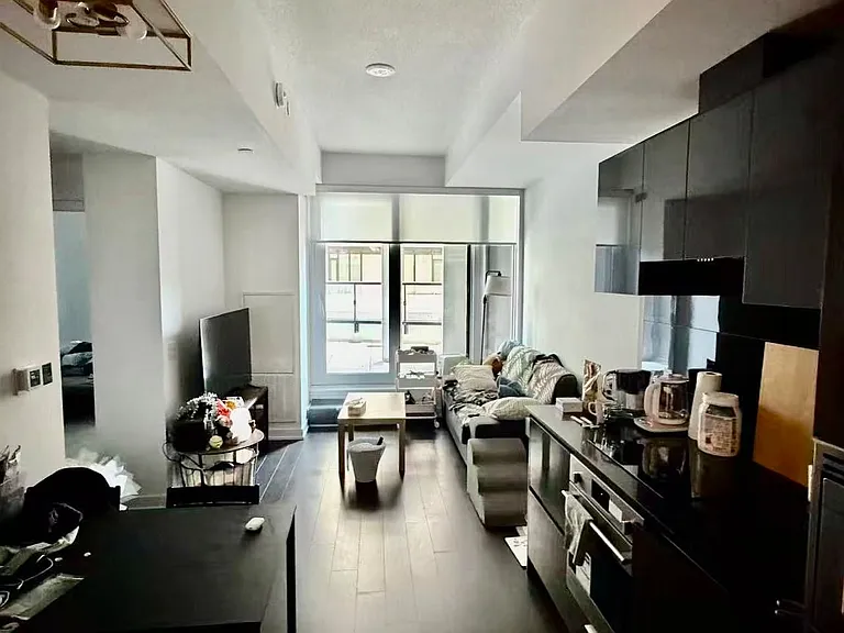 238 Simcoe St — Photo 4