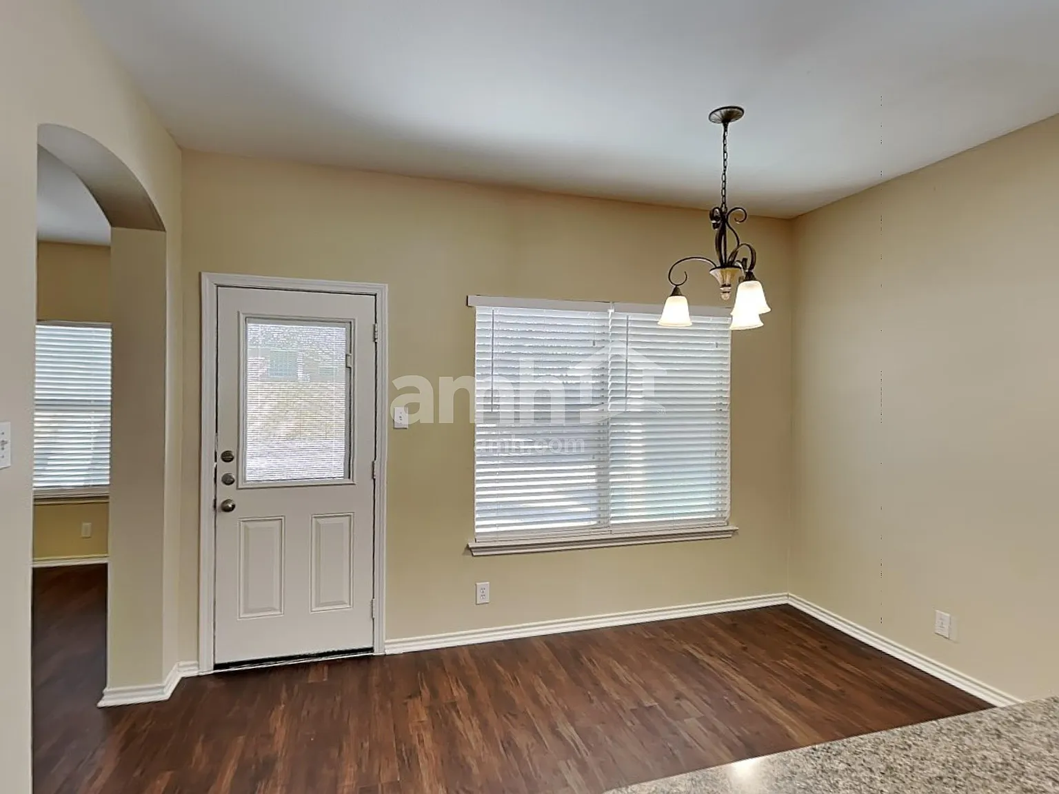 3 bed, 2.5 bath, 1700 sqft, $1,980 — Photo 4