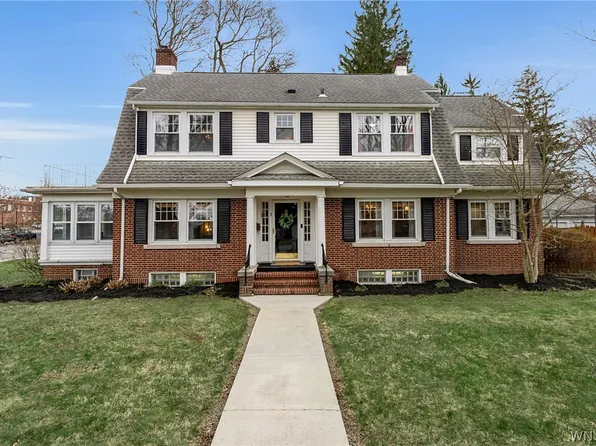 7 Harvard Pl, Orchard Park, NY 14127