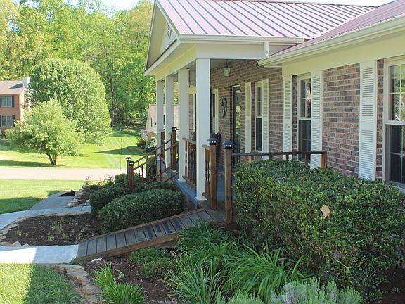 2nd image of 1930 Seven Oaks Dr