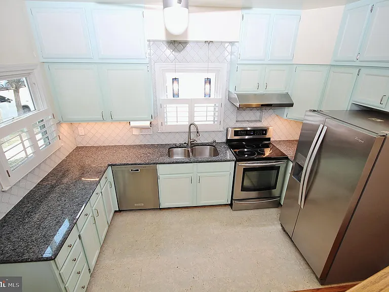 1006 Wythe St — Photo 16