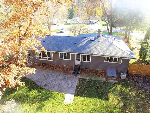 3rd image of 3671 Bruce Dr SE