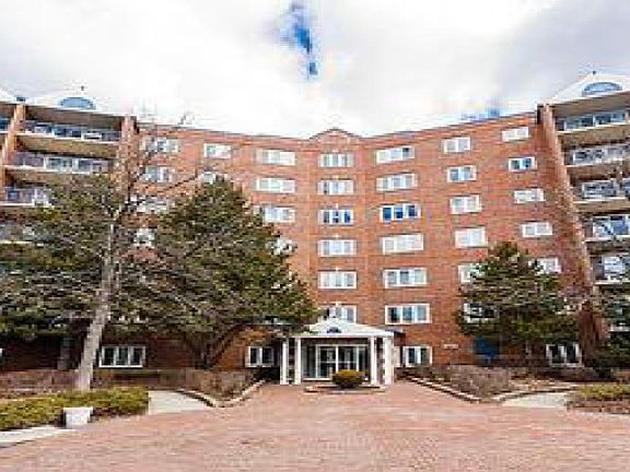 2nd image of 6701 N Milwaukee Ave APT 707
