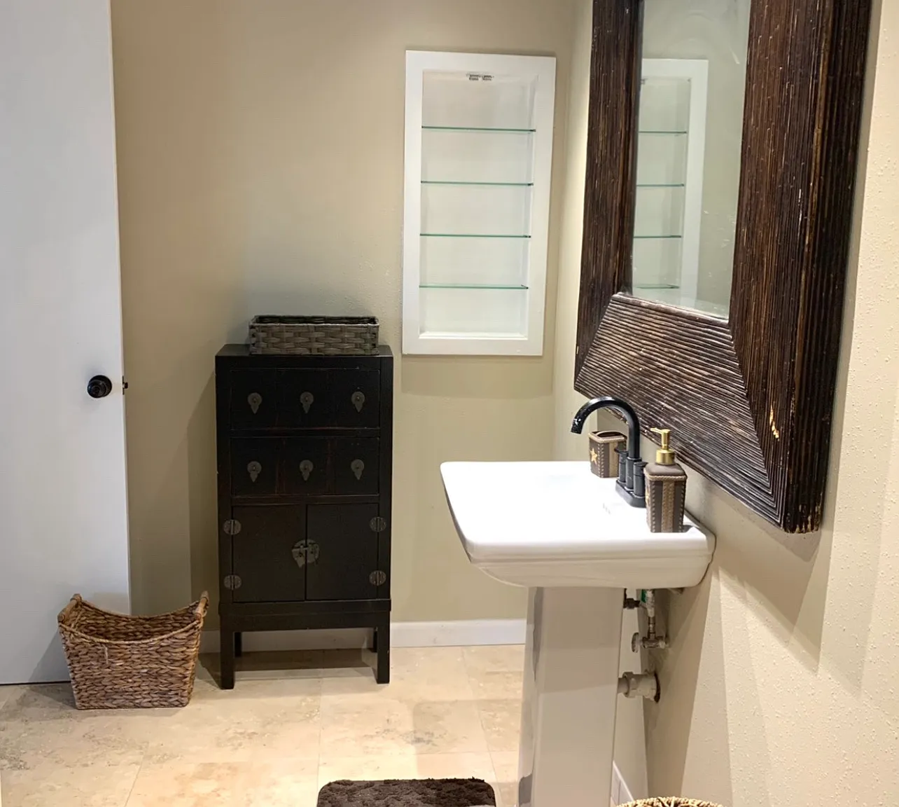 2 bed, 2400 sqft, $750 — Photo 4