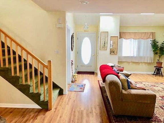 4th image of 734 Hewitt Ln