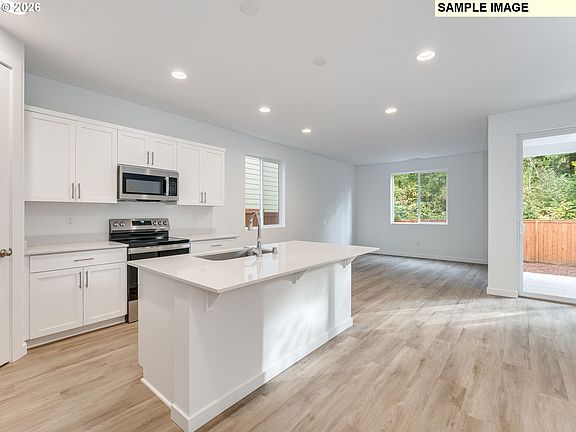 3rd image of 528 SW 23rd St