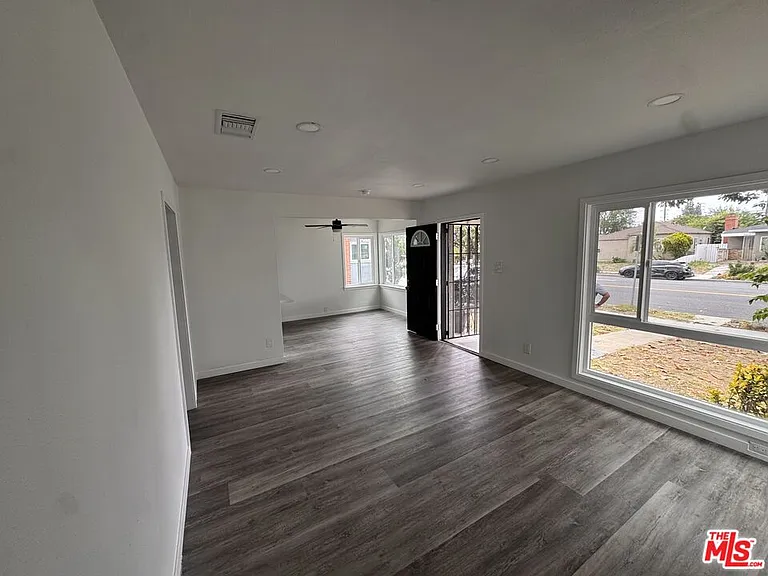 3020 Magnolia Ave — Photo 3