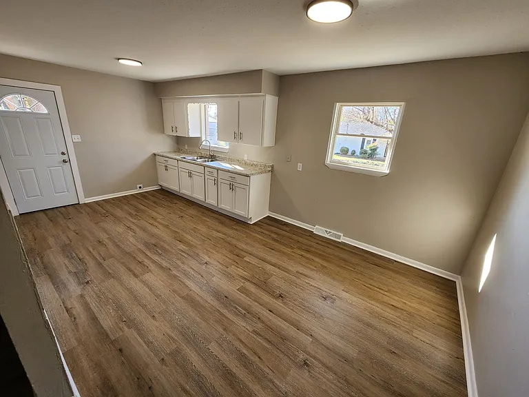2854 W Walnut St — Photo 19
