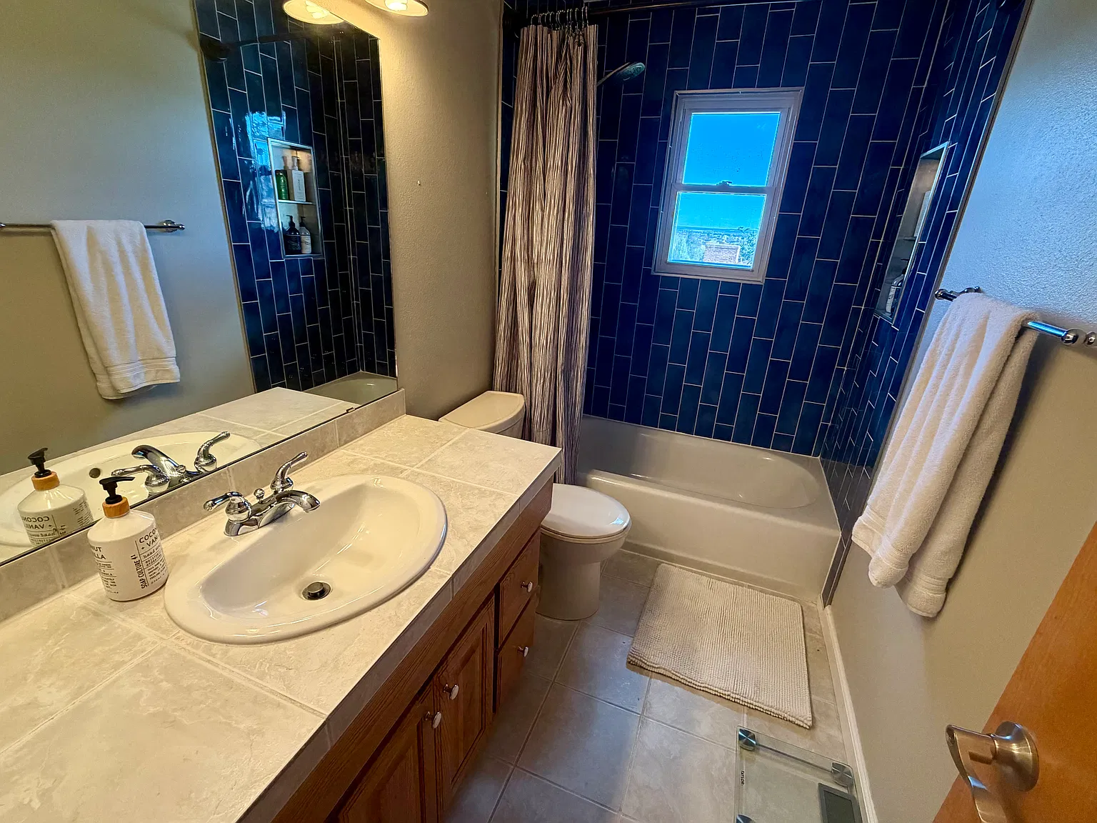 1 bed, 2500 sqft, $1,600 — Photo 4