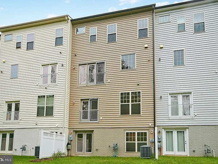 22233 Falling Ter — Photo 22