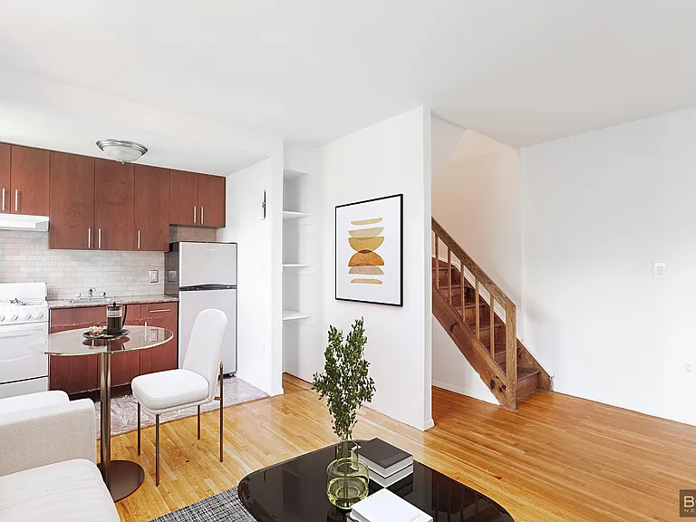 207 E 27th St #PHB — Photo 3