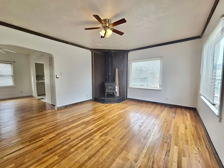145 N 300 W — Photo 5