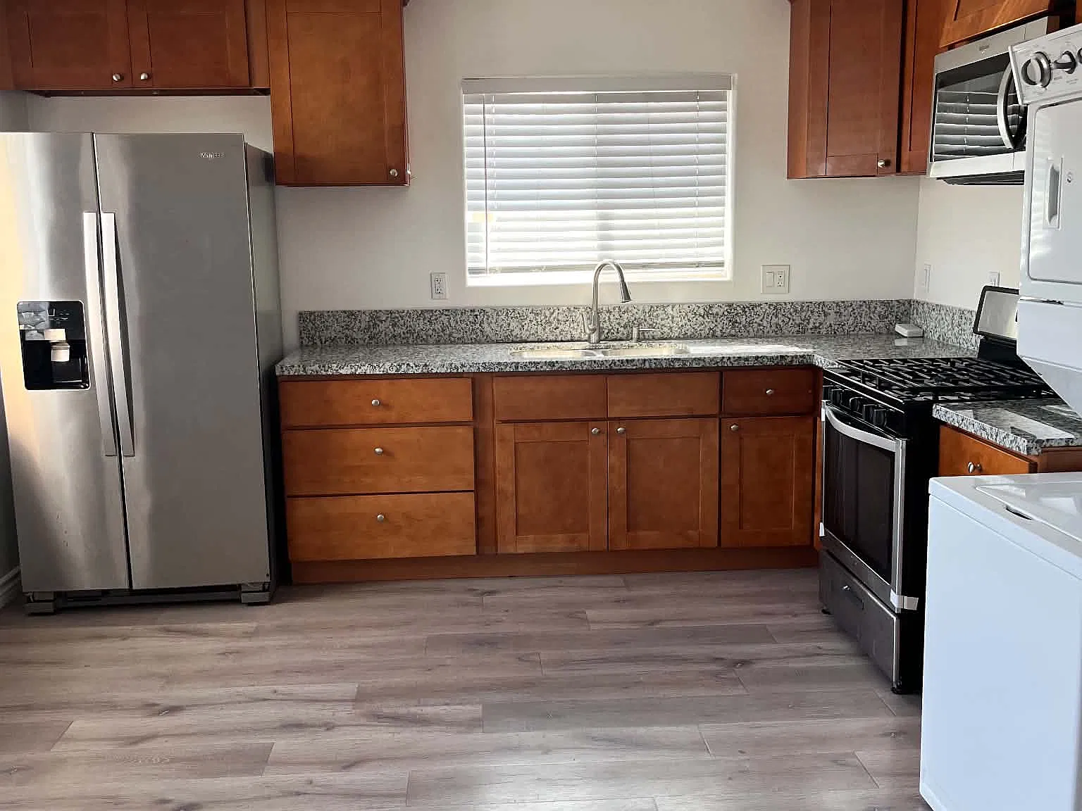 2 bed, 700 sqft, $1,999 — Photo 3