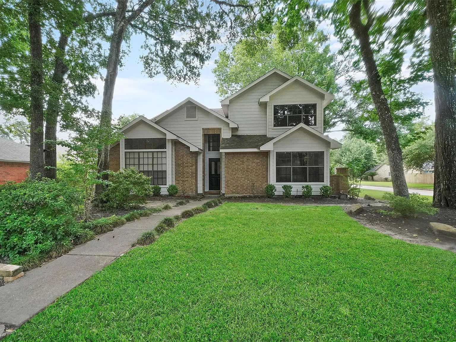 4 bed, 2.5 bath, 2398 sqft, $2,150 — Photo 1