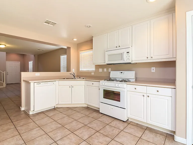 11758 Bergamo Ct — Photo 6