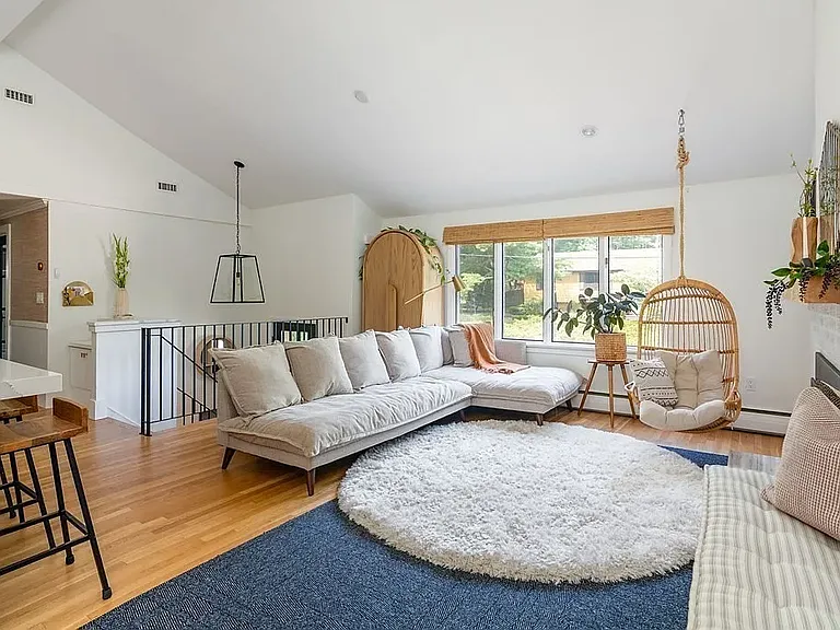 2 Hazelwood Dr — Photo 6
