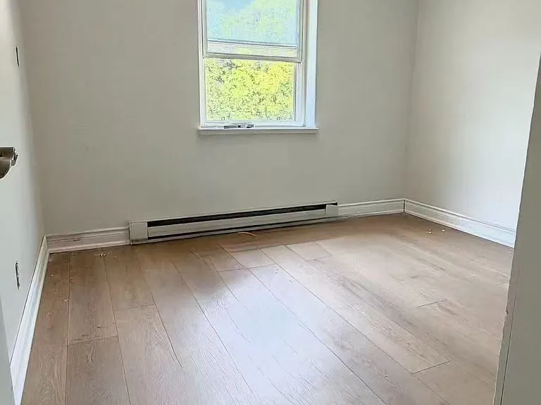 882 Broadview Ave #1 — Photo 3