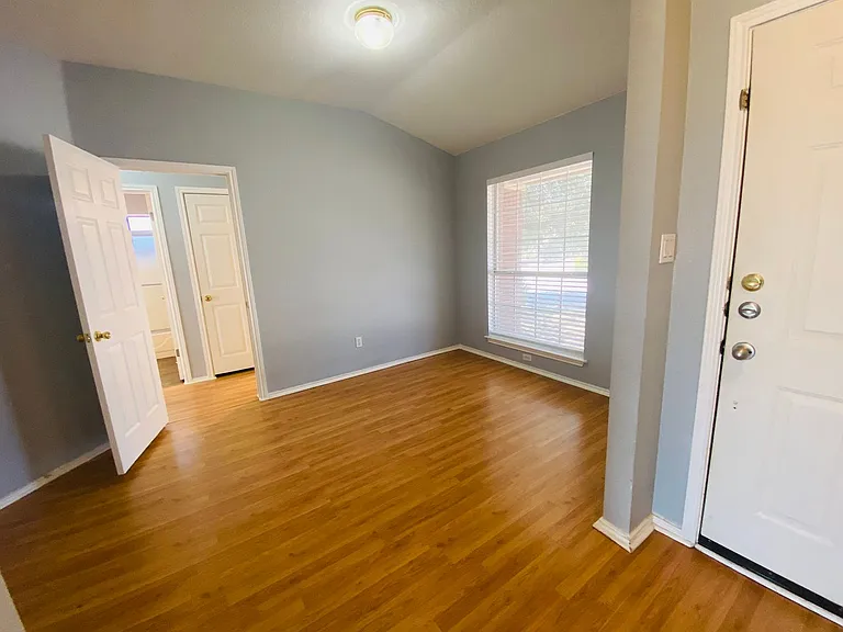 2501 Willow Way — Photo 12